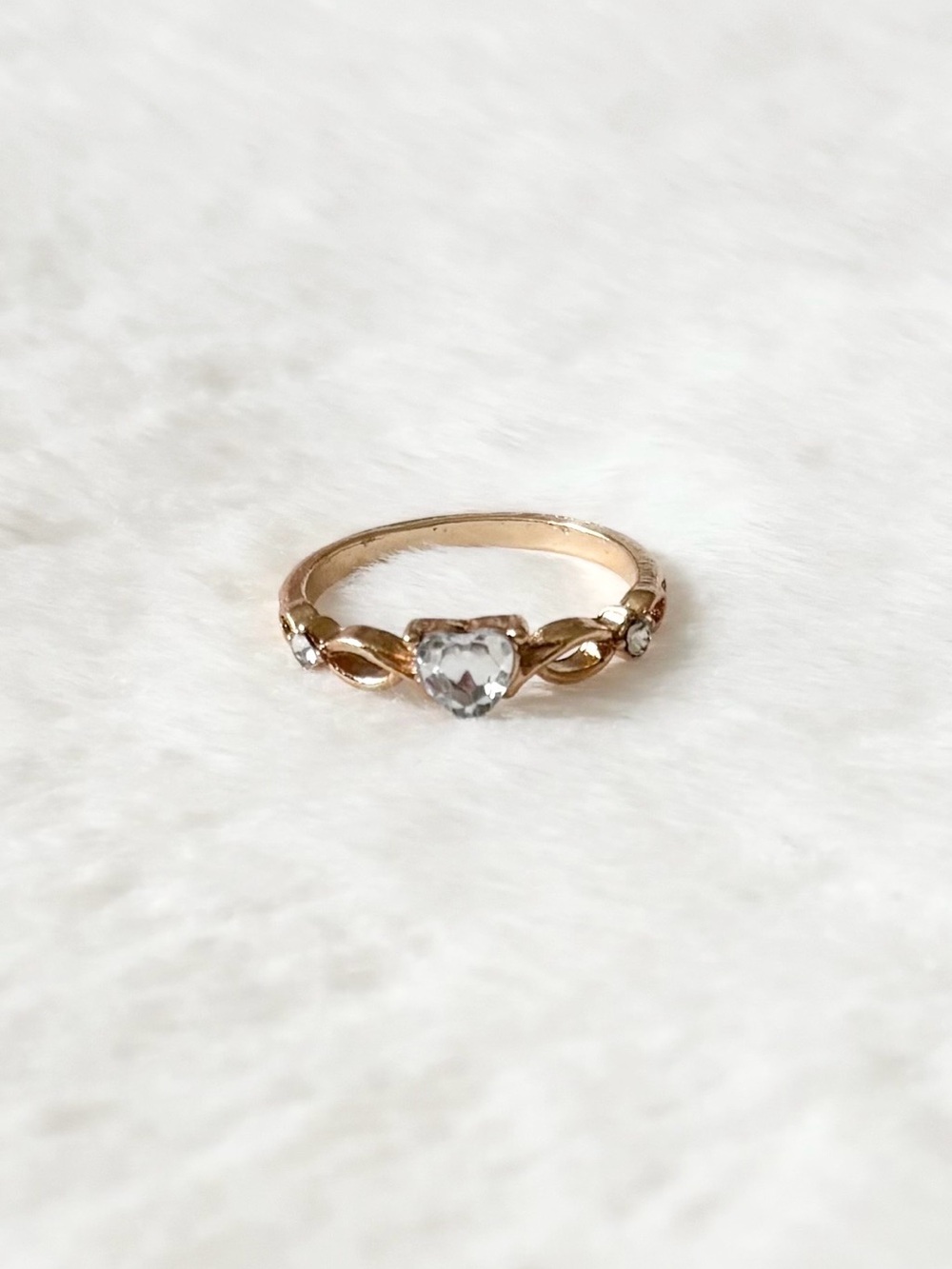 5/$15 🩷 MUST BUNDLE Gold Heart-Cut Clear Stone Ring